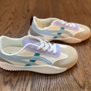 NWT De Florance Women's Cloudea Sneakers in White, Blue, and Purple